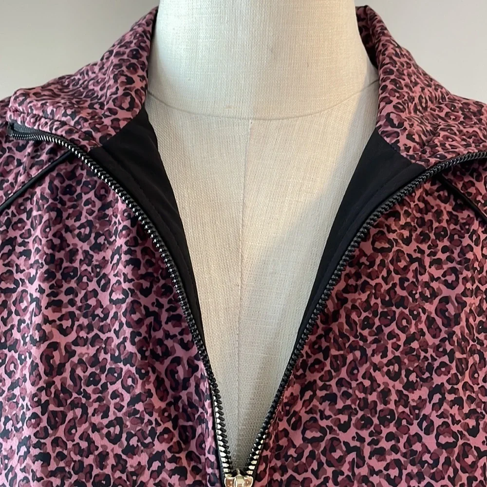 NWOT Chicos ZENERGY cheetah zip lightweight windbreaker jacket pink black 2P 00P